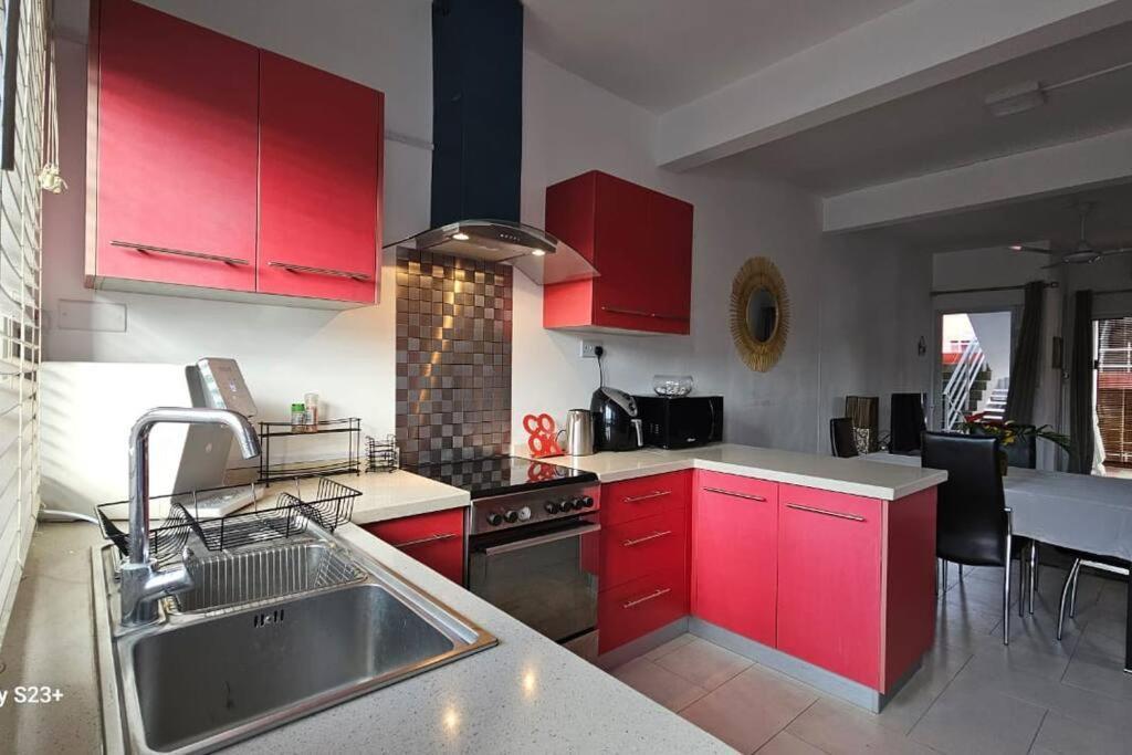 Apartment Retro Paradise - 200m To