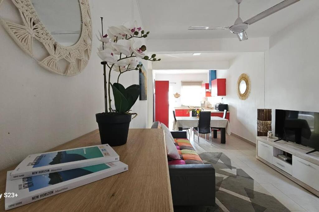 Apartament Retro Paradise - 200m To